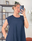 ROBE PLISSÉ - BLEU MARINE